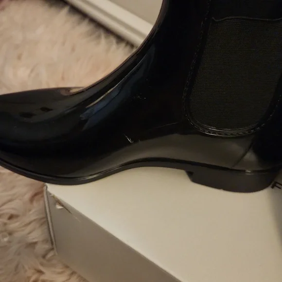 Marc Fisher SZ 7 Black Ankle Rain Boots - Picture 6 of 6